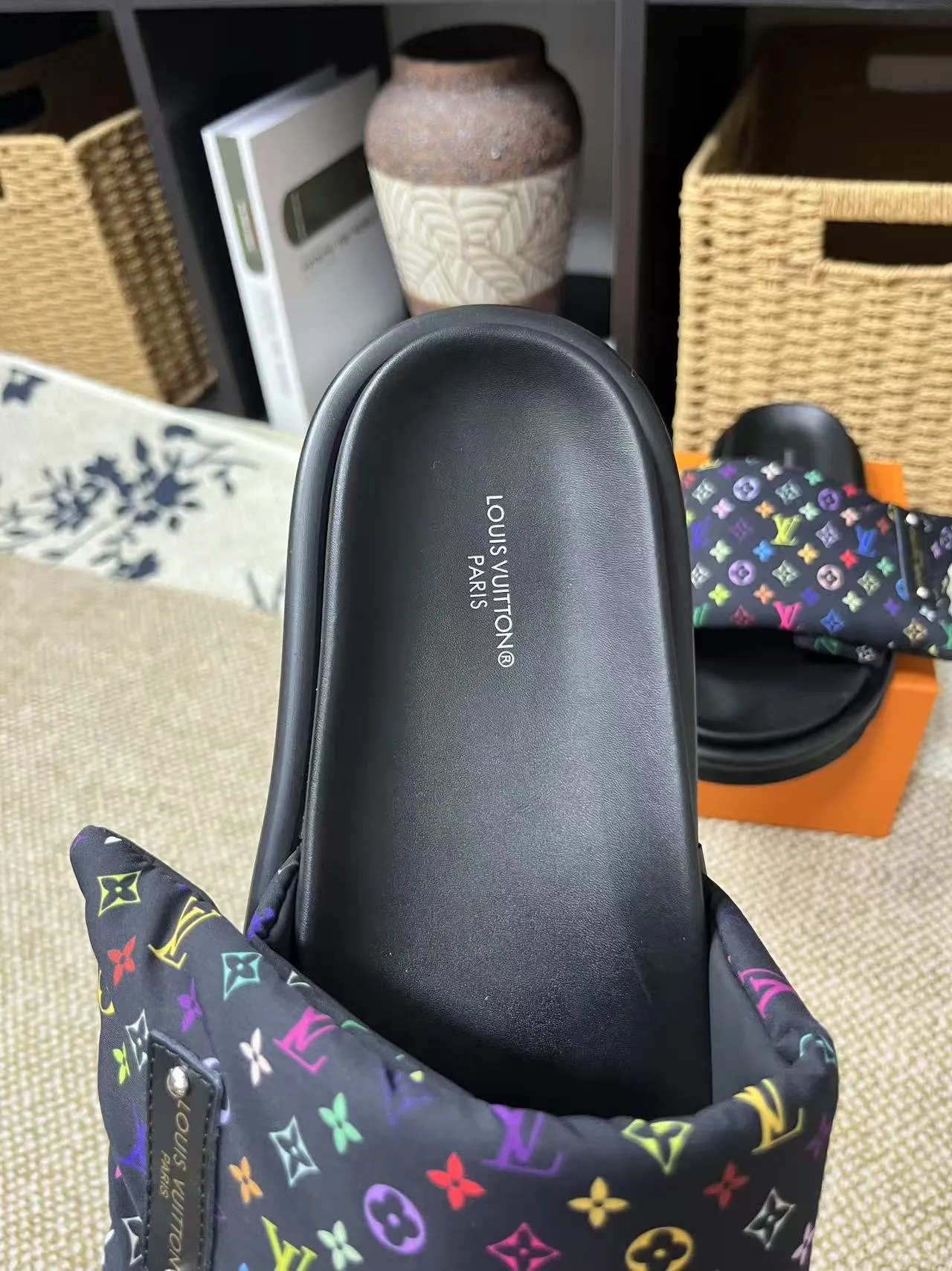 P340 yuan LV Louis Vuitton Full of high-end feel! A popular model among bloggers at home and abroad, it’s retro and fashionable, and looks stunning on your feet! Mainly recommended model on the official website★ ━━━━━ ЅᏇєєt ━━━━━ ▪️Upper: original calfskin ➕5D printing process ▪️Inner: imported mixed sheepskin ▪️Outsole: original molded foam outsole ▪️Size: Female 35-40 Men's 39-44 (women's 41 men's 45)